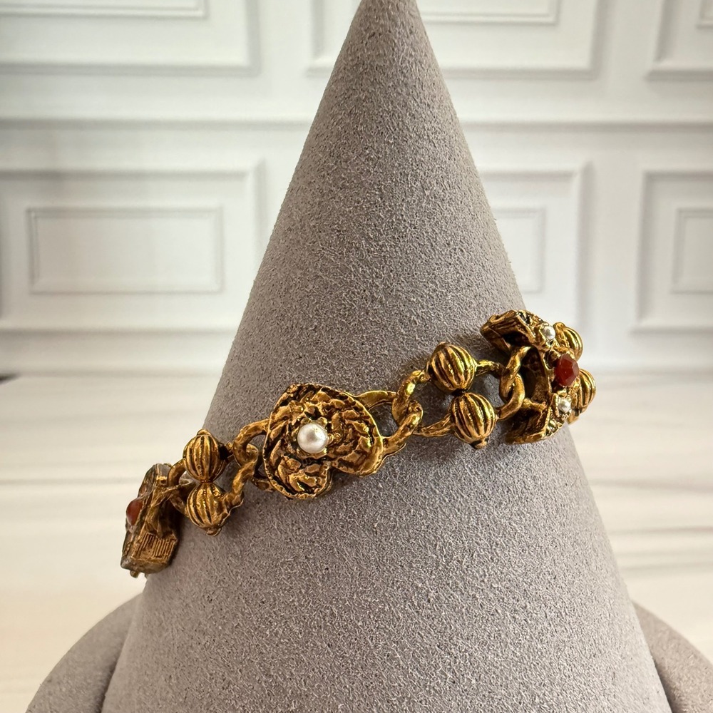Vintage Gold Tone Charm Link Bracelet Faux Pearl Carnelian Accents 7"